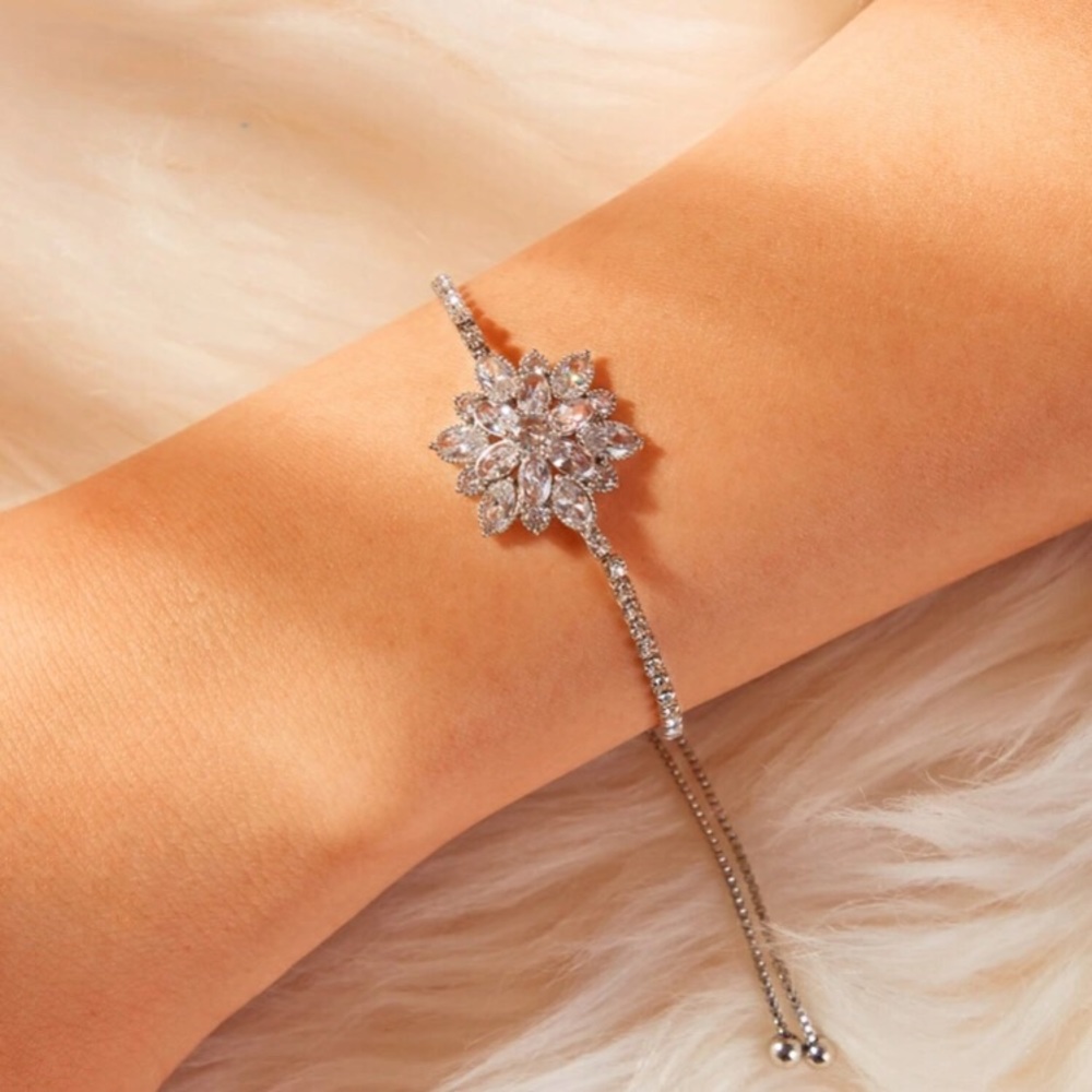 Adjustable Chain Bracelet - Picture 2 of 6